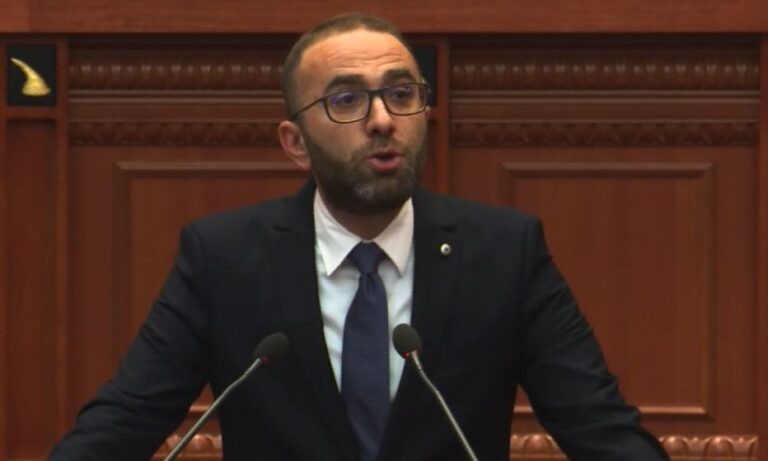 Dalin emrat, 28 deputetë firmosin dokumentin: Njohim Bardhin si kryetar të grupit parlamentar