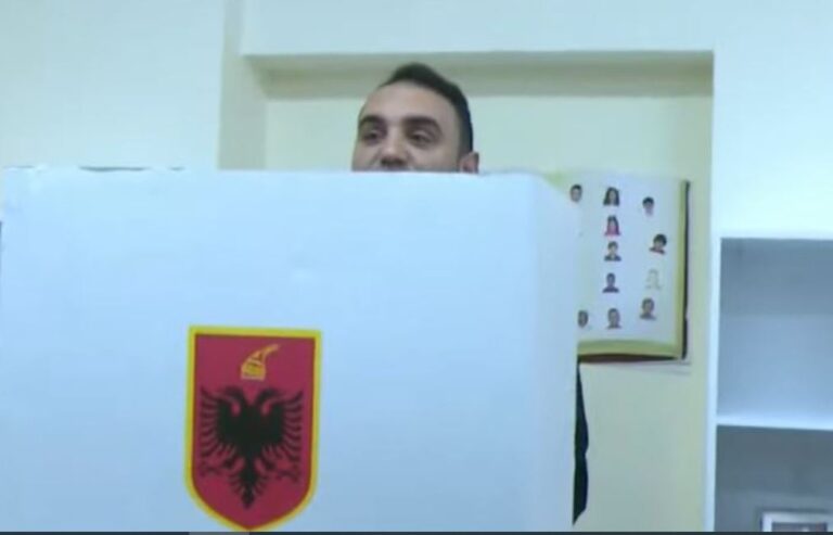 Tjetër disfatë, Belind Këlliçi humbet edhe në lagjen e tij në rr. “Myslym Shyri”, ku edhe votoi