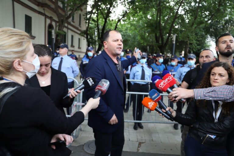 Protesta anti-qeveritare, Maliqi thotë se shihet “dora e padukshme” e BE-së dhe SHBA-së