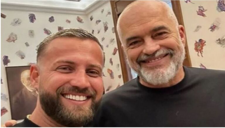 Luiz Ejlli poston foton me Ramën: Votoni kë doni të largoni
