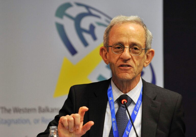 Profesori Serwer: SHBA mbështesin Vuçiç, duan që Kurti ti përkulet vullnetit të tyre