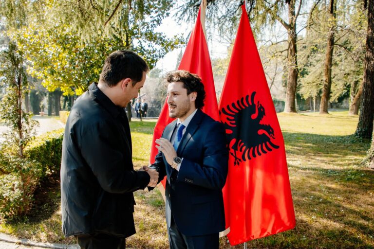 Dritan Abazoviç uron Veliajn: Erioni me energji dhe pasion, promovon vlera universale në rajon