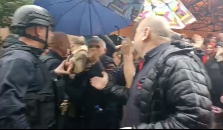 Shtohen tensionet në veri të Kosovës, të shtëna me armë dhe gaz lotsjellës (VIDEO)