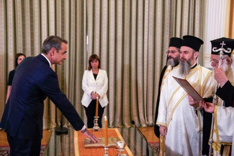 Mitsotakis betohet për mandatin e dytë si kryeministër i Greqisë, sot pritet edhe prezantimi i qeverisë së re