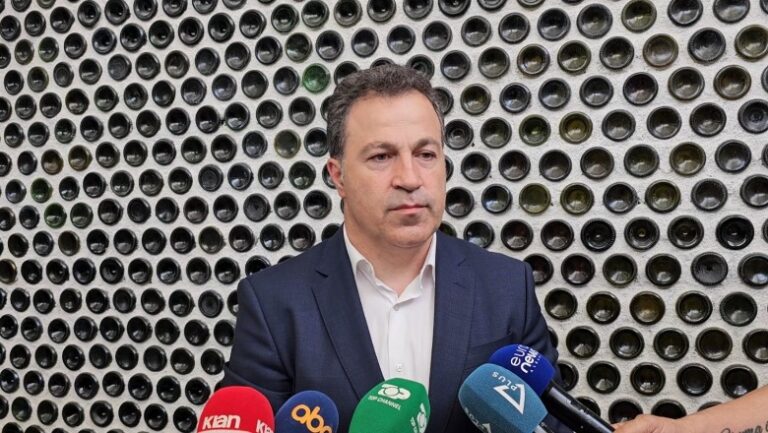 Peleshi: Vatrat në Laç dhe Vlorë janë shuar plotësisht