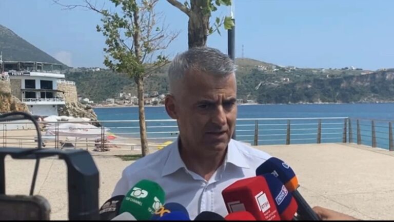 Fredi Beleri në burg, nuk betohet si kryetar i Himarës. Vangjel Dule: Ligji është Maliqi i Ramës