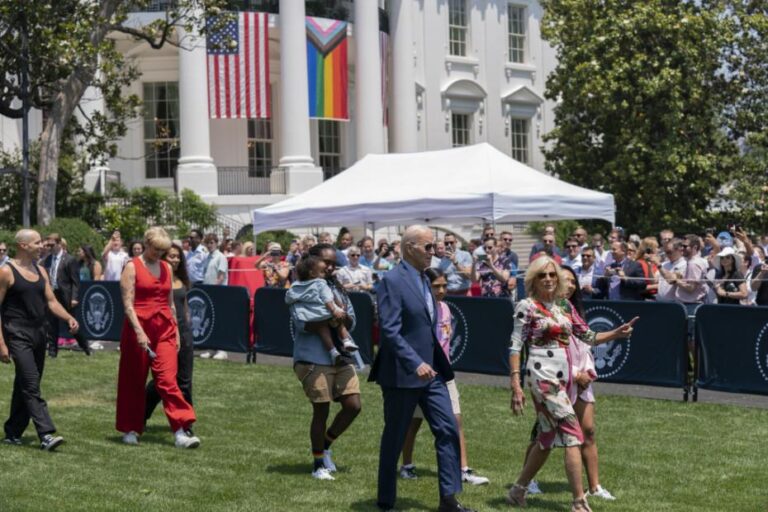 Biden takim me LGBTQI për të festuar muajin e Krenarisë
