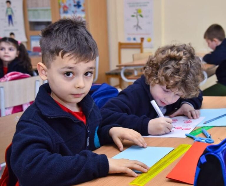 Regjistrimet në klasat e para, ministrja Kushi: Afati i aplikimit deri më 30 qershor