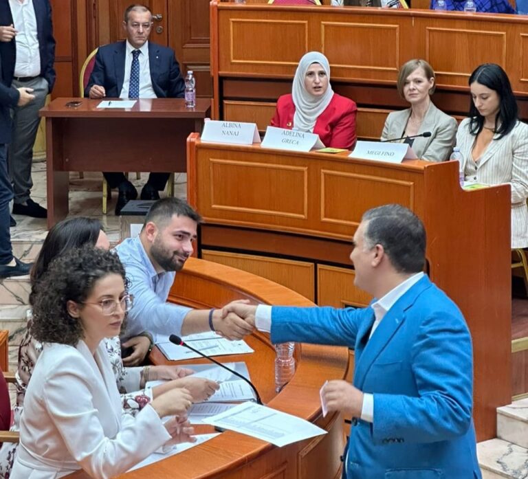 Tedi Blushi merr mandatin në Këshillin Bashkiak të Tiranës: Gjithmonë llogaridhënie dhe transparencë