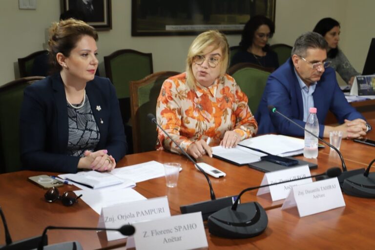 Pas diskutimeve në PD, Zheni Gjergji propozohet si kryetare të Komisionit të Shëndetësisë