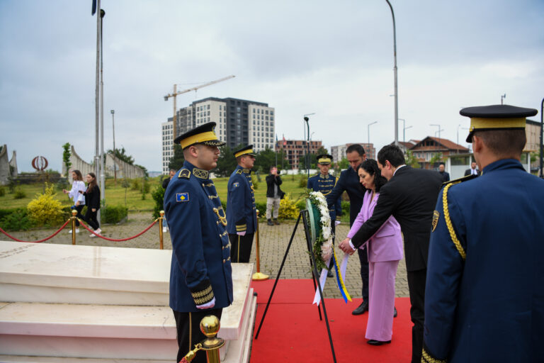 24-vjetori i ndërhyrjes së NATO-s, Kurti: Ndali gjenocidin serb. Osmani: Mirënjohje e përjetshme për miqtë tanë