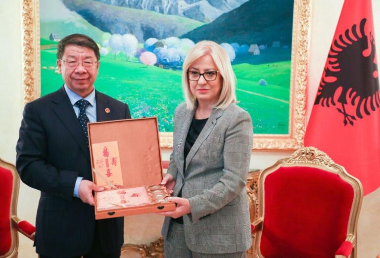 Bashkëpunimi ekonomik me Kinën, kryeparlamentarja Nikolla pret delegacionin e çështjeve buxhetore