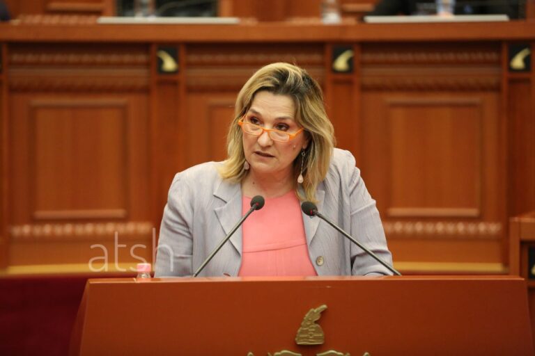 Kriza në selinë blu, ish-deputetja Açka: PD ka rënë në hall dhe duhet ta nisë nga e para
