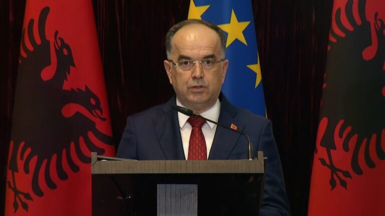 Presidenti Begaj: Lutemi për popullin e Libisë