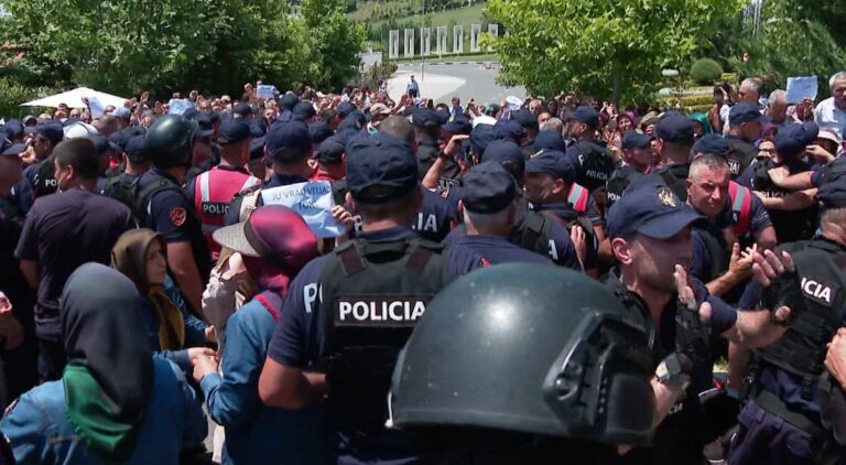 7 orë tensione, Bajrami: Muxhahedinët nuk kanë imunitet