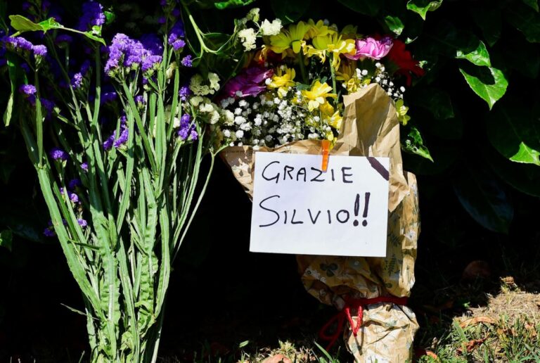 Italia në zi për Berlusconin, ceremonia mortore do të mbahet të mërkurën në katedralen e Milanos