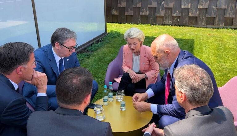 Drafti i Ramës nuk pranohet nga Serbia, Vuçiç: S’ka të drejtë të bëjë propozim për Asociacionin
