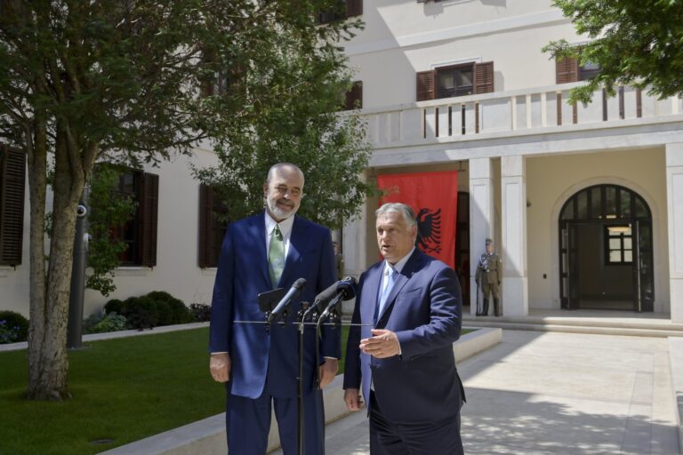 Kryeministri hungarez vizitë zyrtare në Tiranë, takim me Ramën dhe Nikollën