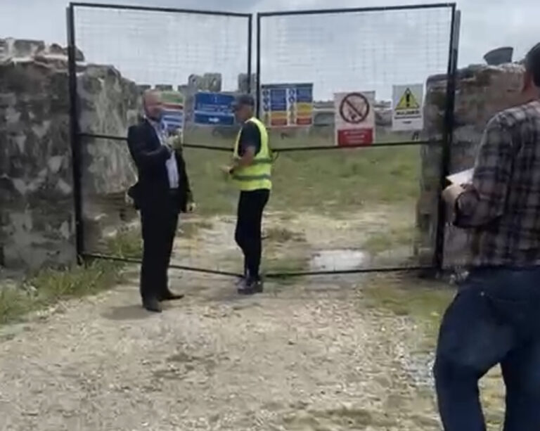 Aulon Kalaja denoncon: Në kalanë e Bashtovës nuk të lejojnë të bësh foto, persona të papërgjegjshëm ushtrojnë shtyrje dhe dhunë verbale