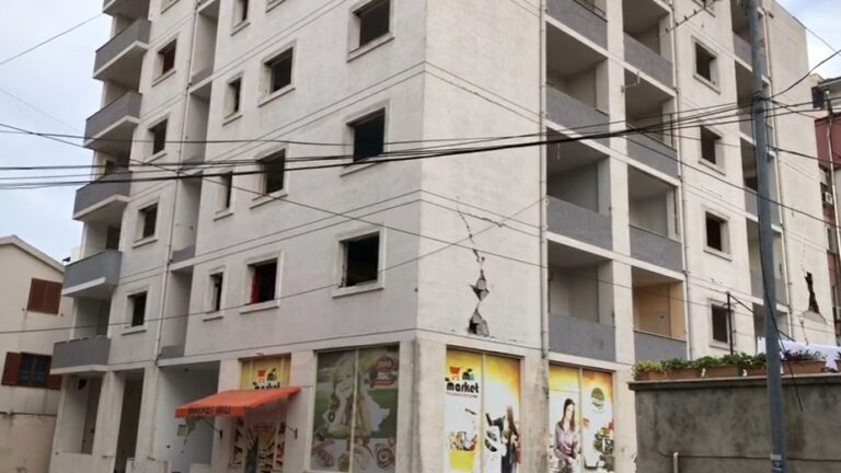FOTO/ Nga 5 kate u bë 11, gjendja e pallatit që ”fundosi” Dakon