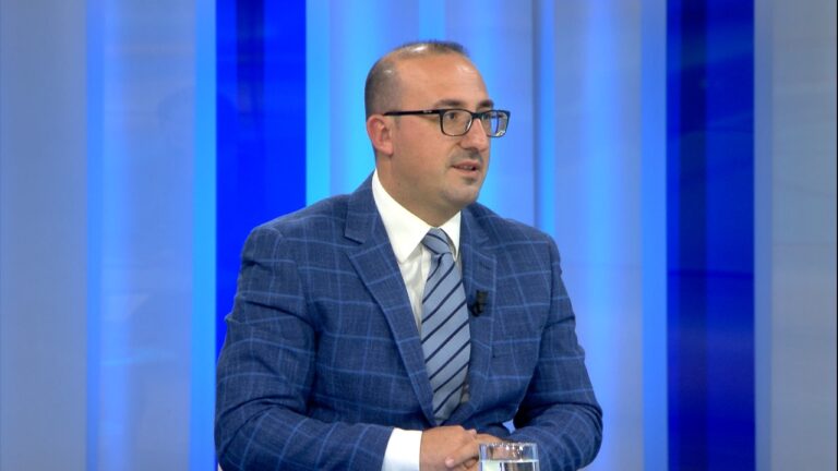 Kërcënime në mbledhje, deputeti Korreshi: “8 janari” i dytë në PD, treshja që nuk duhet të kandidojë për kryetar