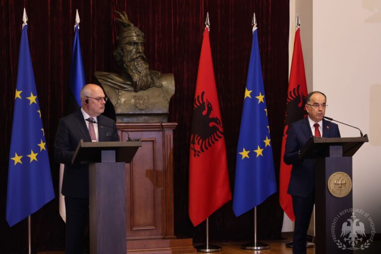 ”Popullata serbe në Kosovë u keqpërdor”, Presidenti Begaj: Autoritetet të dëgjojnë partnerët tanë strategjikë