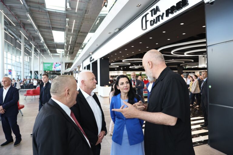 Rama: Presim 6.5 milionë pasagjerë këtë vit, objektivi i 10 milionë turistëve më i afërt