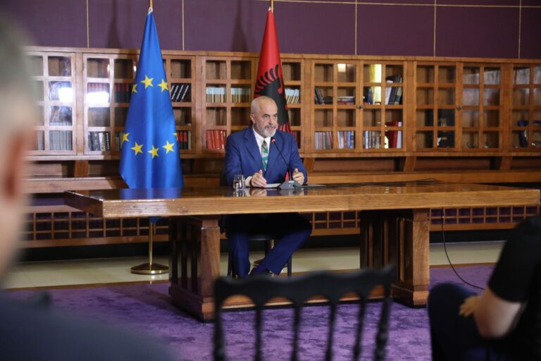 Letër për Macron dhe Scholz, kërkesa nga Rama: Ulni në tryezë Kurtin dhe Vuçiç