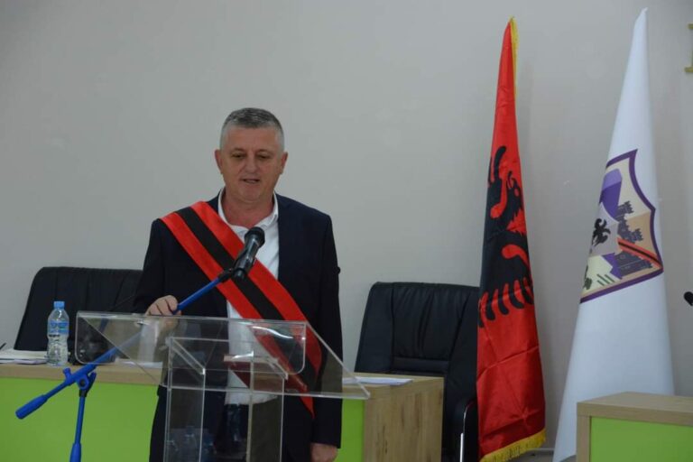 Betohet kryetari i bashkisë Dibër, Rahim Spahiu