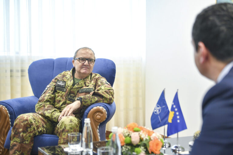 Komandanti i KFOR-it flet kundër Albin Kurtit: NATO jo çadër ku të strehohesh pas veprimeve