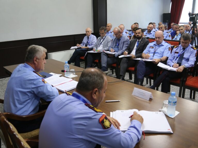 Kanabisi dhe ulja e kriminalitetit, Rrumbullaku mbledh vartësit