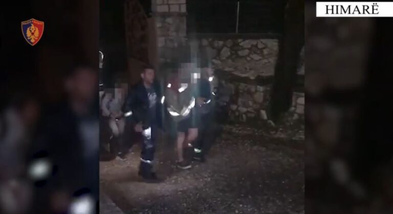 Ishin bllokuar në plazhin e Gjipesë, shpëtohen 4 turistë! Njëri prej tyre ishte rrëzuar