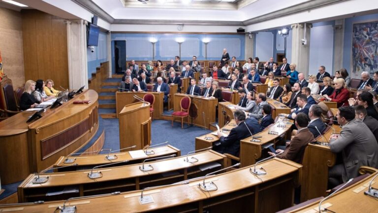 Parlamentarët e rinj të Malit të Zi, shqiptarët me gjashtë deputetë. Abazoviç fiton 11 mandate