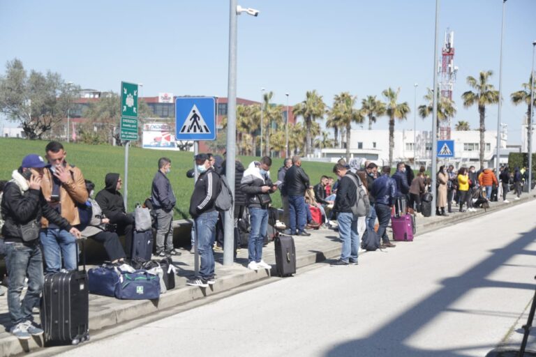 Shifrat e frikshme, 5 persona lënë Shqipërinë çdo orë