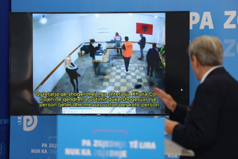 ”Operatorët e PS në qendrat e votimit me “rol kriminelësh””, Berisha bën thirrje për mosbindje civile
