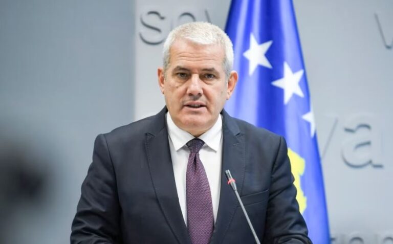 Ministri i Brendshëm: Vuçiç po tenton të destabilizojë Kosovën