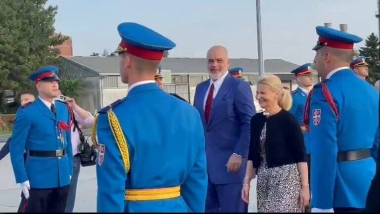 FOTOLAJM/ Rama mbërrin në Serbi