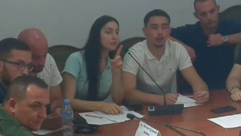 Deputetja Açka studentëve të Mjekësisë: Ligji është për oligarkët, ju kërkoj ndjesë por do e kalojnë