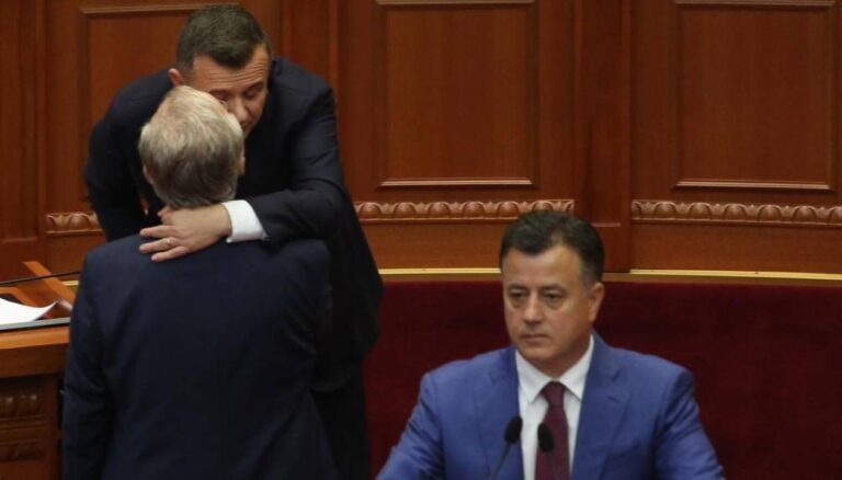 Ministër pas 18 vitesh, urimi miqësor që mori Balla nga deputeti i vjetër socialist