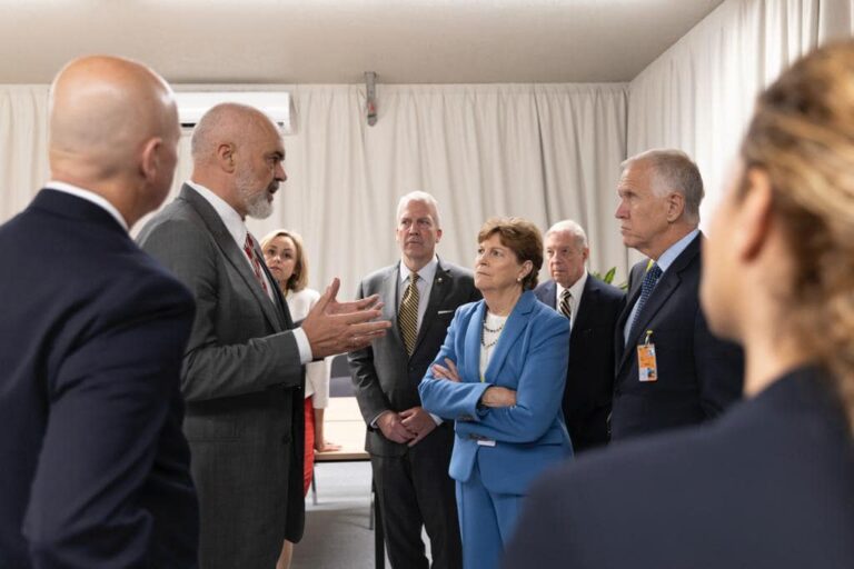 FOTO/ Takimi me delegacionin e senatorëve amerikanë, Rama: Të shqetësuar për situatën në veriun e Kosovës