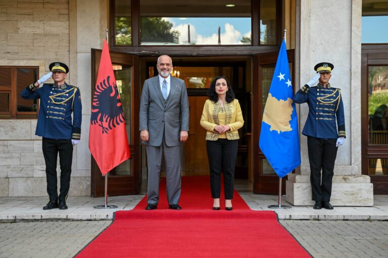 Vjosa Osmani pas takimit me Ramën: Bashkëpunimi mes nesh është në të mirë të qytetarëve tanë