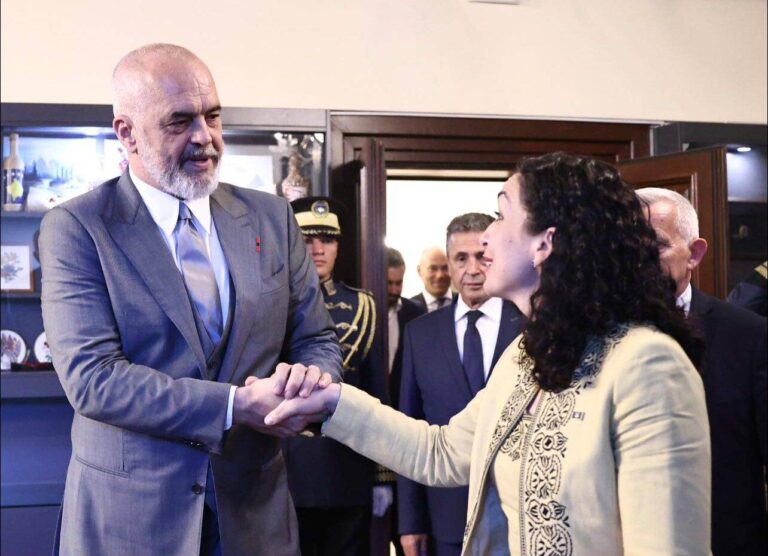 FOTO/ U prit nga Presidentja Osmani në Prishtinë, Rama: Një takim i dobishëm
