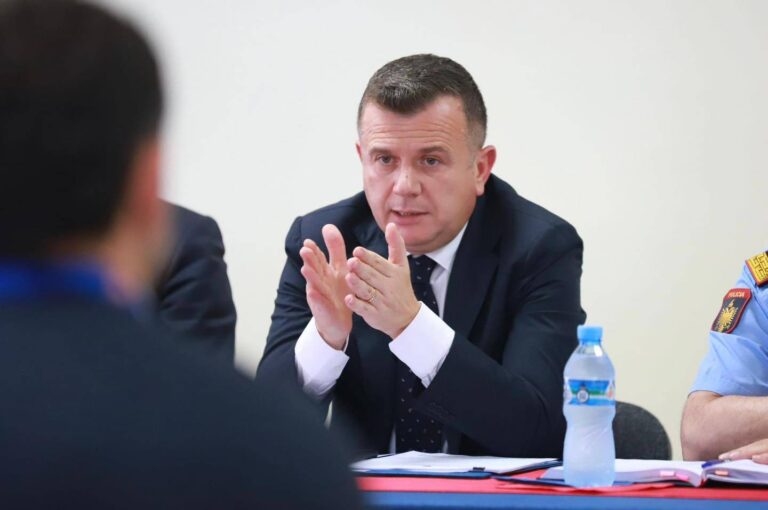 Balla takim me strukturat në Fier: Policia nuk duhet të qarkullojë në lagje vetëm për të vënë gjoba