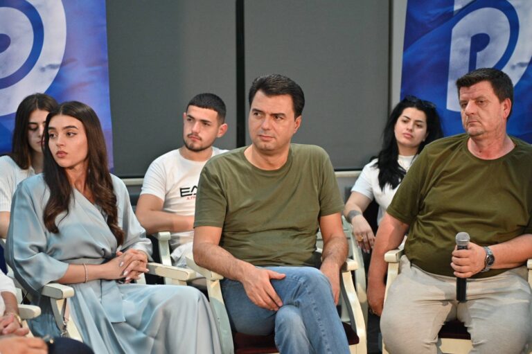 Basha: Rama nisi qeverisjen duke kanabizuar Shqipërinë, tani e legalizoi. Studentët kërkon t’i “burgosë”