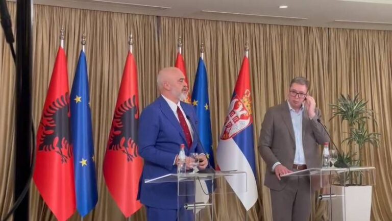 Vuçiç mbyll para kohe konferencën me Ramën, heq kufjet dhe ikën: I zgjedhim vetë kumbarët tanë