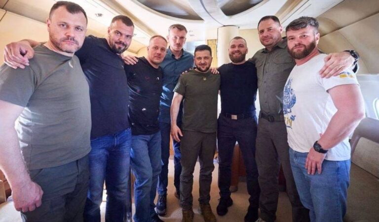 Presidenti ukrainas, Zelensky kthen në shtëpi të burgosurit e luftës nga Mariupoli