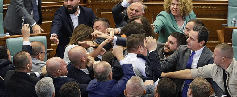 Reagime pas përleshjeve fizike në parlamentin e Kosovës