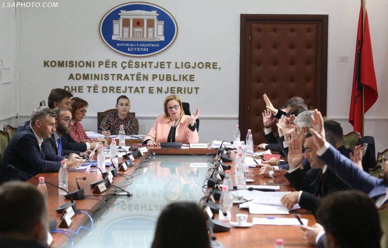 PS tërhiqet nga draftet ”për lustracionin” pas shqetësimeve të BE-së