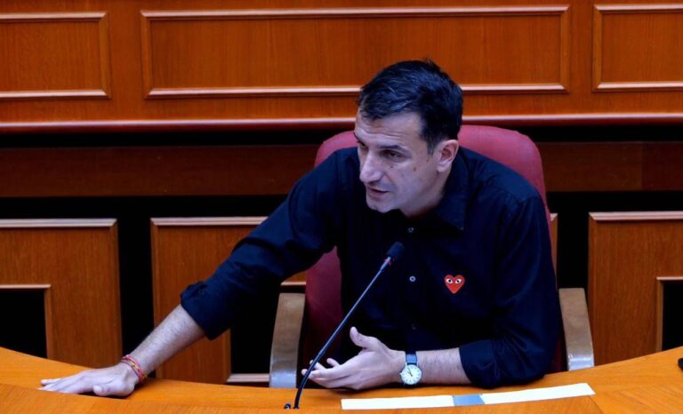 Veliaj opozitës në Këshillin Bashkiak: Jeni kthyer më të lodhur se ç’ikët. Në Tiranë vijnë yjet e muzikës botërore
