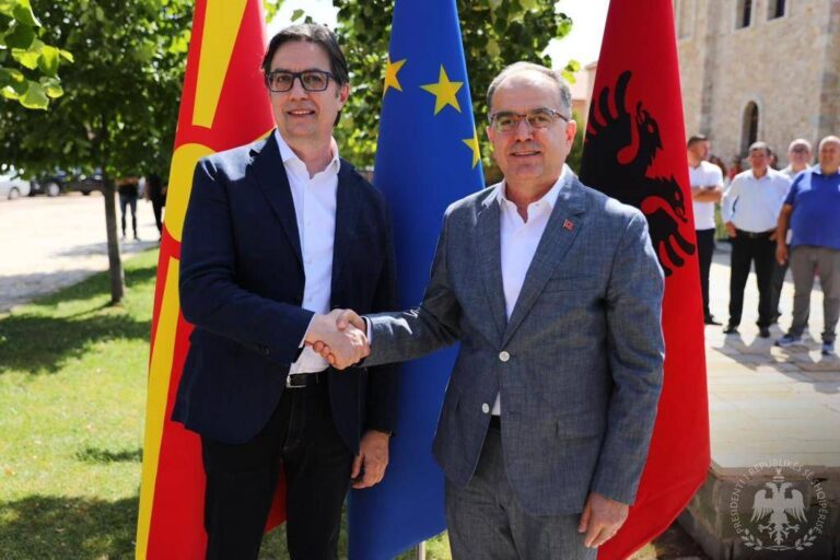 Begaj mirëpret Pendarovskin në Pustec: Sfidat janë të mëdha, duhet t’i përballojmë së bashku